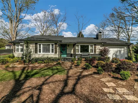 118 Feagan Rd, Hendersonville, NC 28792