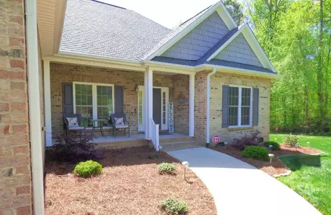 107 Garden Ter, Dallas, NC 28034