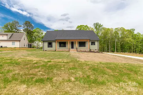 2212 University Dr, Lancaster, SC 29720
