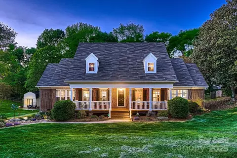 308 Valhalla Dr, Harrisburg, NC 28075