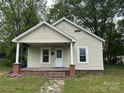 110 E Church St, Dallas, NC 28034