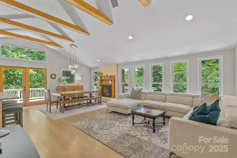 55 Springwood Dr, Asheville, NC 28805