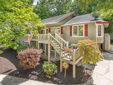 146 Eastmoor Dr, Asheville, NC 28805