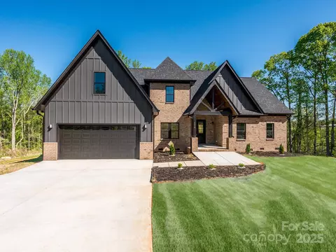 2008 Plain Field Dr, Bessemer City, NC 28016