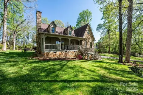 1524 Court Cir, Newton, NC 28658