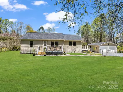 565 Nicholson Creek Rd, Brevard, NC 28712