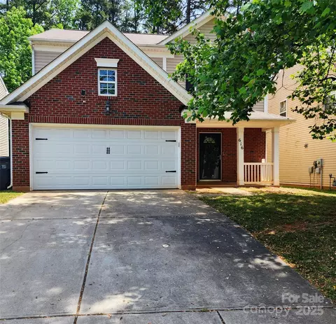616 Mountain Quail Dr, Charlotte, NC 28216