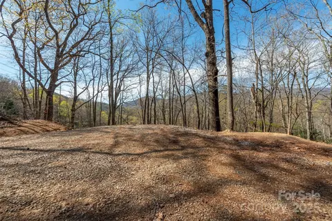 99999 Sunset Dr, Black Mountain, NC 28711