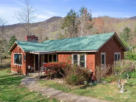 5 Rocky Fork Rd, Burnsville, NC 28714
