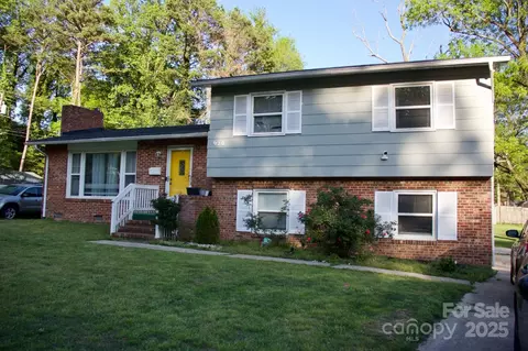 920 Squirrel Hill Rd, Charlotte, NC 28213