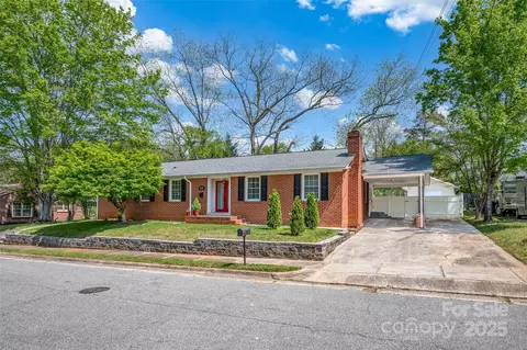 218 N Bost St, Statesville, NC 28677
