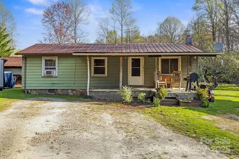 900 Kim Miller Rd, Lake Toxaway, NC 28747