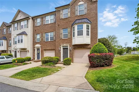 7753 Jackson Pond Dr, Charlotte, NC 28273