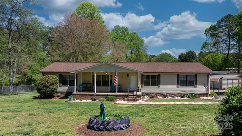 2003 Cape Hickory Cutoff Rd, Hickory, NC 28601