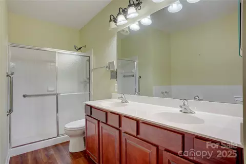 Bath - 16746 Amberside E Rd E, Cornelius, NC 28031 photo 4 of 4