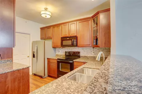 Kitchen - 16746 Amberside E Rd E, Cornelius, NC 28031 photo 2 of 3