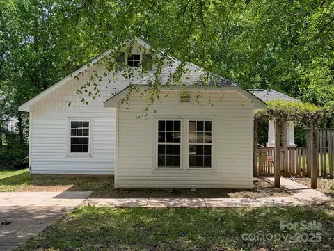 8332 Highlander Ct, Charlotte, NC 28269