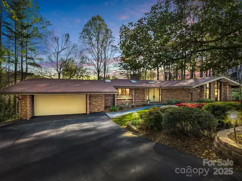 8 Greenbriar Woods Cir, Etowah, NC 28729