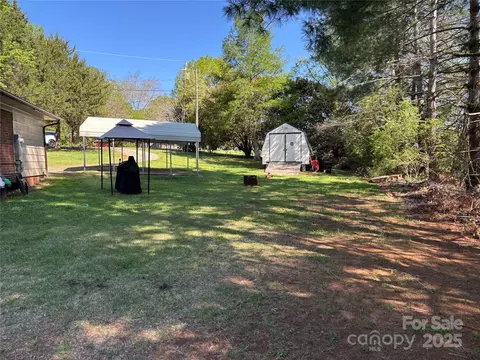 Exterior - 22 Heritage View Rd, Hickory, NC 28601 photo 3 of 5