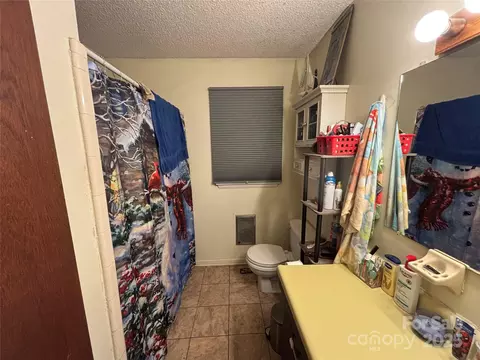 Bath - 22 Heritage View Rd, Hickory, NC 28601 photo 1 of 1