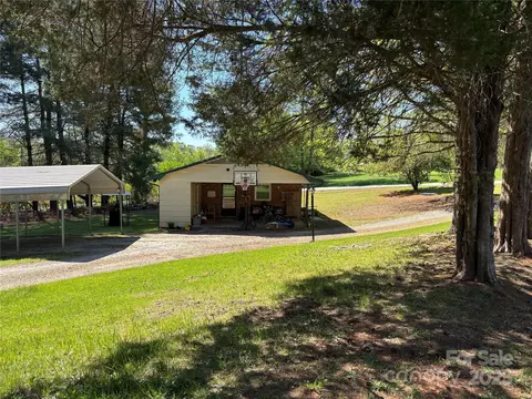 Exterior - 22 Heritage View Rd, Hickory, NC 28601 photo 4 of 5
