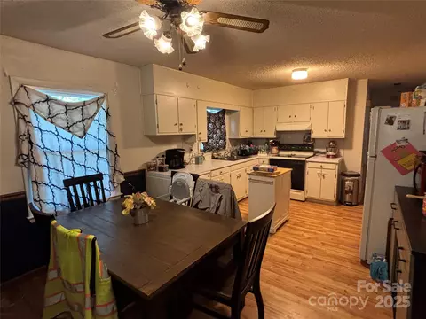 Kitchen - 22 Heritage View Rd, Hickory, NC 28601 photo 1 of 2