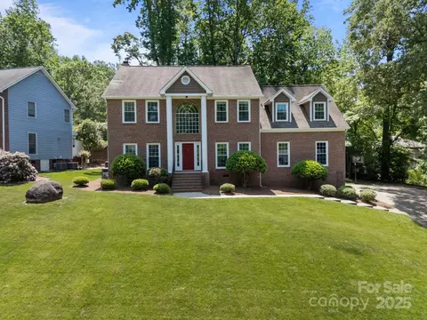 9000 Stourbridge Dr, Huntersville, NC 28078