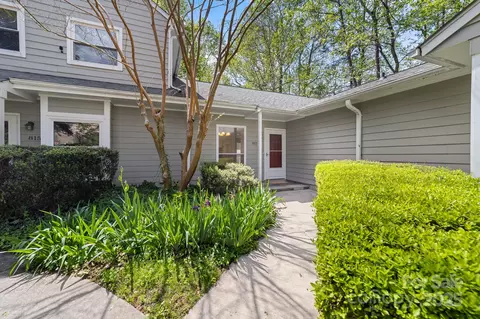 817 Sardis Cove Dr, Charlotte, NC 28270