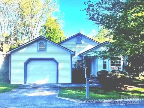 209 Hampton Ct, Hendersonville, NC 28791