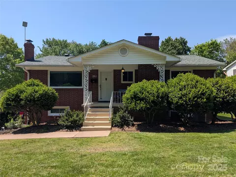 351 Glenwood Dr, Mooresville, NC 28115