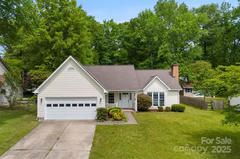 13324 Kintyre Ct, Matthews, NC 28105