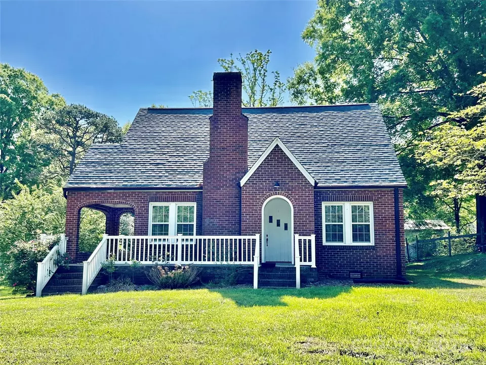 Exterior - 121 W 11th St, Oakboro, NC 28129 photo 1 of 4
