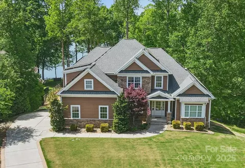 2501 Mt Isle Harbor Dr, Charlotte, NC 28214