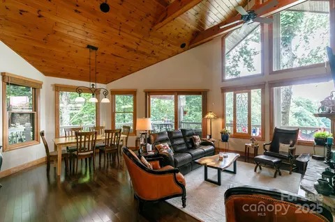25 Ivy Point Ln, Burnsville, NC 28714