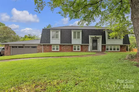 4935 Kennedy St, Hickory, NC 28602