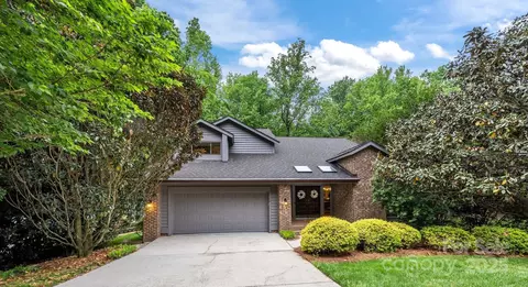 9310 Hunting Ct, Matthews, NC 28105