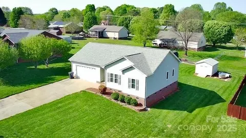 123 Cross Creek Dr, Statesville, NC 28625