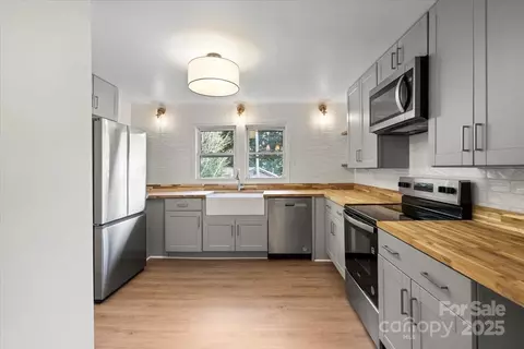 300 N Ervin Ave, Newton, NC 28658