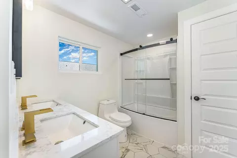 Bath - 112 Circle Dr, Salisbury, NC 28144 photo 1 of 3
