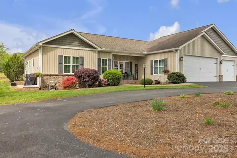 15 Willow Oaks Ct, Taylorsville, NC 28681
