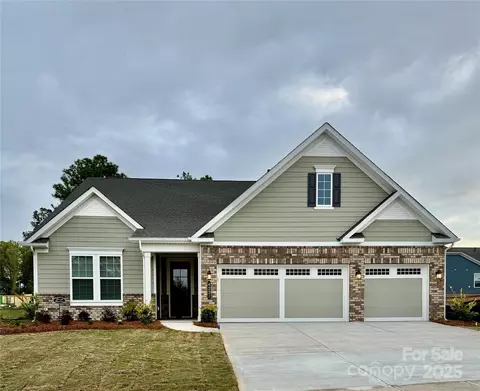 4221 Honey Locust Dr, Charlotte, NC 28215