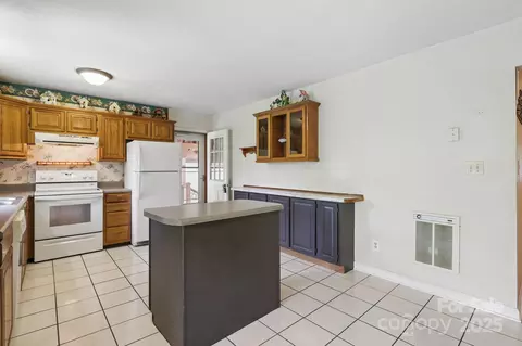 Kitchen - 137 Clint Lewis Rd, Boone, NC 28607 photo 2 of 4