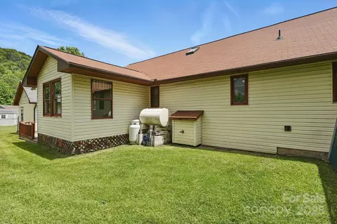 Exterior - 137 Clint Lewis Rd, Boone, NC 28607 photo 5 of 12