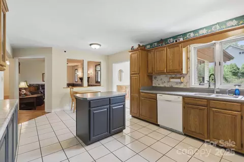 Kitchen - 137 Clint Lewis Rd, Boone, NC 28607 photo 4 of 4