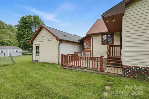 Exterior - 137 Clint Lewis Rd, Boone, NC 28607 photo 3 of 12