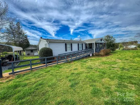 996 Surratt Rd, Denton, NC 27239