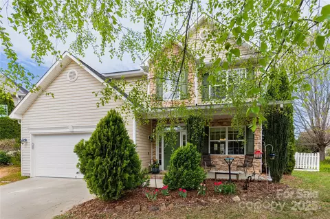 7 Carraway Ct, Asheville, NC 28804