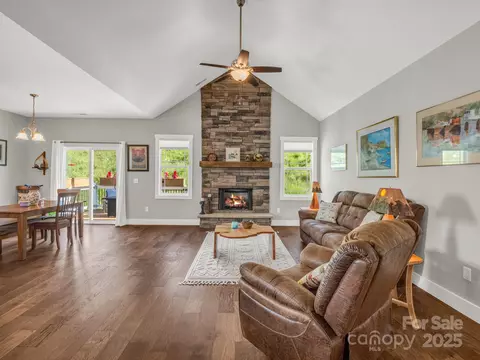 231 Leyland Cir, Hendersonville, NC 28792
