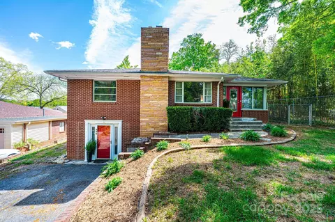 542 9th Nw St NW, Hickory, NC 28601