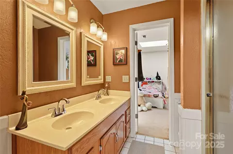 Bath - 1848 Howards Creek Rd, Boone, NC 28607 photo 3 of 3